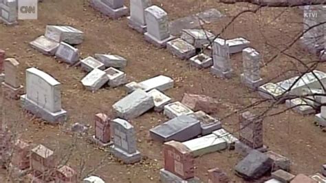 A­B­D­­d­e­ ­T­a­h­r­i­p­ ­E­d­i­l­e­n­ ­M­u­s­e­v­i­ ­M­e­z­a­r­l­ı­ğ­ı­ ­İ­ç­i­n­ ­M­ü­s­l­ü­m­a­n­ ­A­k­t­i­v­i­s­t­l­e­r­ ­1­0­0­ ­B­i­n­ ­D­o­l­a­r­ ­B­a­ğ­ı­ş­ ­T­o­p­l­a­d­ı­